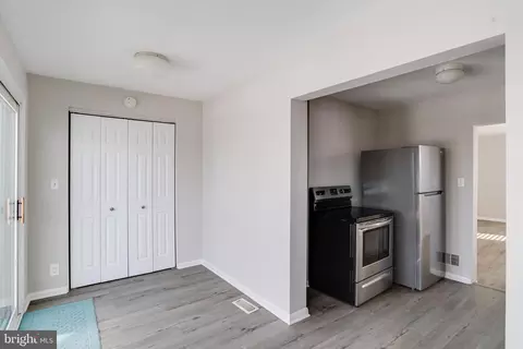 Entry Way - 303 Maple Ave, Edgewater, MD 21037 photo 10 of 13