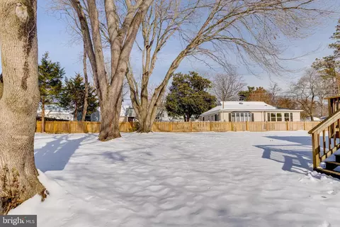 Exterior - 303 Maple Ave, Edgewater, MD 21037 photo 6 of 7