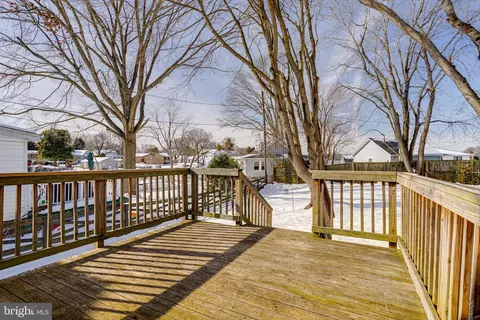 Exterior - 303 Maple Ave, Edgewater, MD 21037 photo 2 of 7