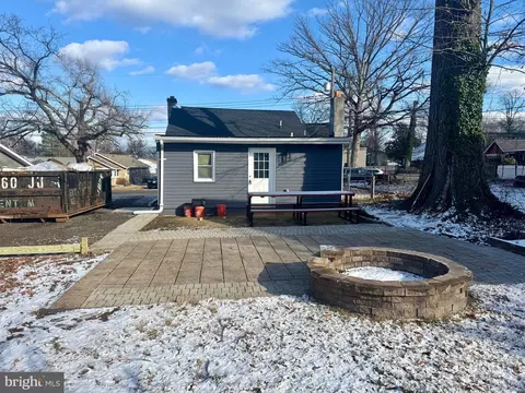 1712 Shady Side Dr, Edgewater, MD 21037