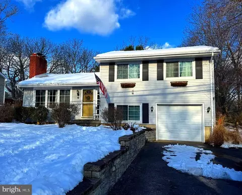 12 Baldridge Rd, Annapolis, MD 21401