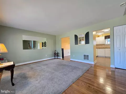 Living - 9 Montrose Rd, Pasadena, MD 21122 photo 2 of 4