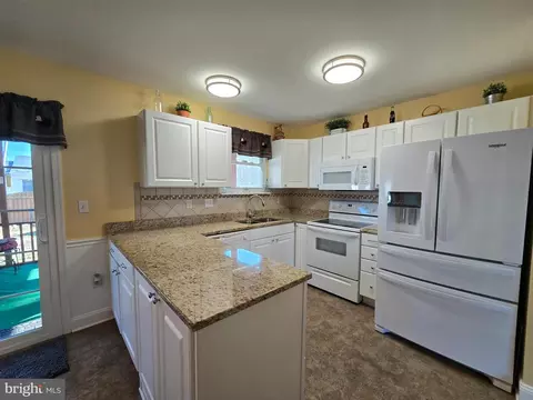 Kitchen - 9 Montrose Rd, Pasadena, MD 21122 photo 2 of 3