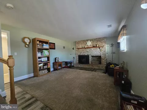 Living - 9 Montrose Rd, Pasadena, MD 21122 photo 4 of 4