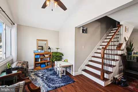Entry Way - 477 Center St, Pasadena, MD 21122 photo 3 of 6