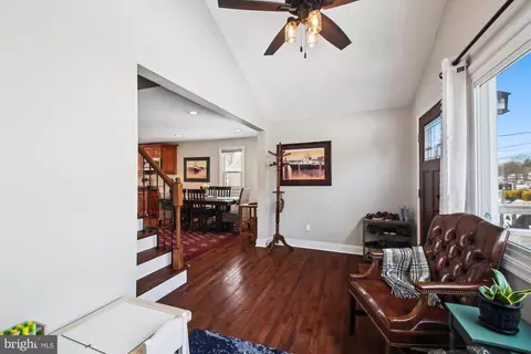 Entry Way - 477 Center St, Pasadena, MD 21122 photo 1 of 6