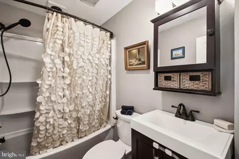 Bath - 477 Center St, Pasadena, MD 21122 photo 1 of 3