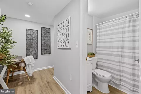 Entry Way - 17 Lafayette Ave, Annapolis, MD 21401 photo 5 of 12