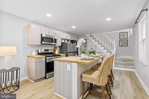 Entry Way - 17 Lafayette Ave, Annapolis, MD 21401 photo 3 of 12