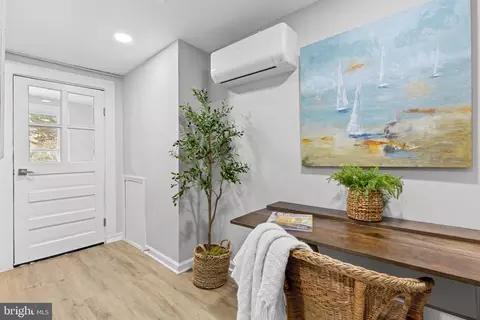 Entry Way - 17 Lafayette Ave, Annapolis, MD 21401 photo 4 of 12