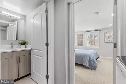Entry Way - 17 Lafayette Ave, Annapolis, MD 21401 photo 10 of 12