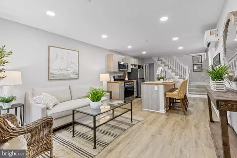 Entry Way - 17 Lafayette Ave, Annapolis, MD 21401 photo 2 of 12