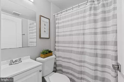 Bath - 17 Lafayette Ave, Annapolis, MD 21401 photo 1 of 2