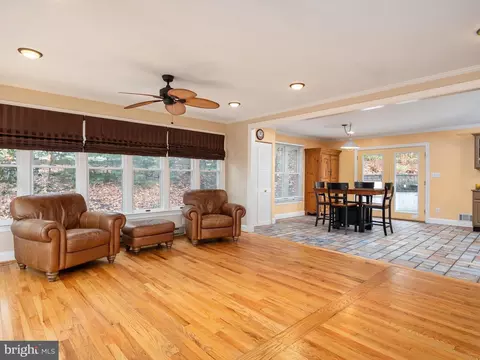 Living - 490 Edgewater Rd, Pasadena, MD 21122 photo 3 of 4