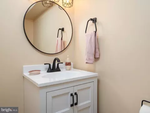 Bath - 490 Edgewater Rd, Pasadena, MD 21122 photo 3 of 3