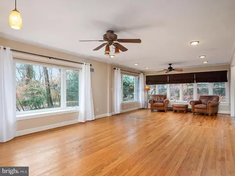 Living - 490 Edgewater Rd, Pasadena, MD 21122 photo 2 of 4