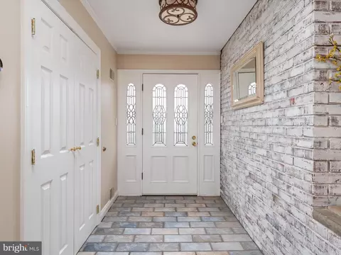 Entry Way - 490 Edgewater Rd, Pasadena, MD 21122 photo 1 of 3