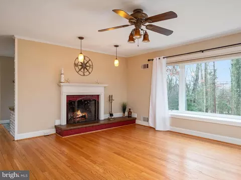 Living - 490 Edgewater Rd, Pasadena, MD 21122 photo 1 of 4