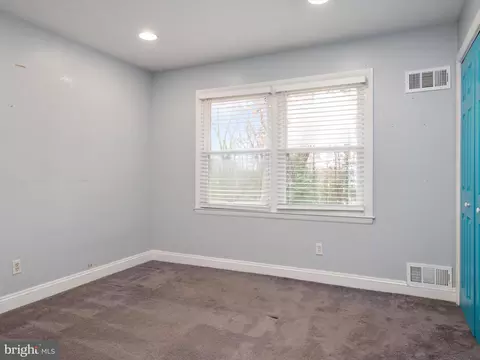 Bedroom - 490 Edgewater Rd, Pasadena, MD 21122 photo 3 of 5