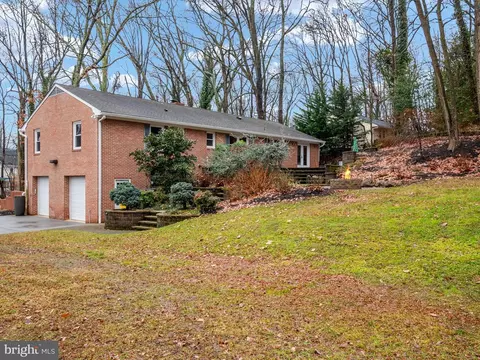 Exterior - 490 Edgewater Rd, Pasadena, MD 21122 photo 5 of 15