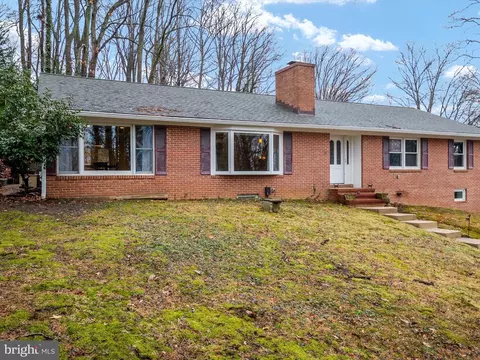 Exterior - 490 Edgewater Rd, Pasadena, MD 21122 photo 4 of 15