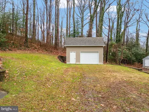 Exterior - 490 Edgewater Rd, Pasadena, MD 21122 photo 12 of 15