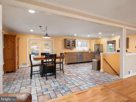 Entry Way - 490 Edgewater Rd, Pasadena, MD 21122 photo 3 of 3