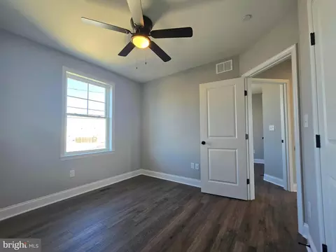 3 Hammonds Ln, Brooklyn Park, MD 21225 photo 17