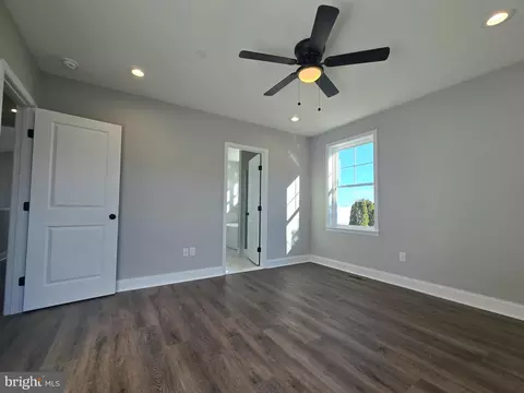 3 Hammonds Ln, Brooklyn Park, MD 21225 photo 9