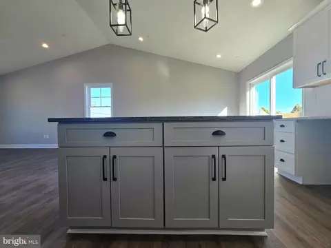 3 Hammonds Ln, Brooklyn Park, MD 21225 photo 5