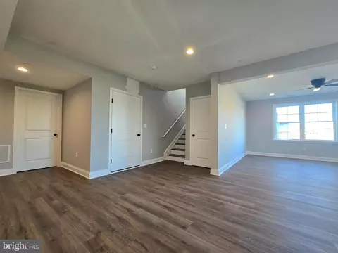 3 Hammonds Ln, Brooklyn Park, MD 21225 photo 19