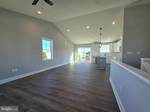 3 Hammonds Ln, Brooklyn Park, MD 21225 photo 7