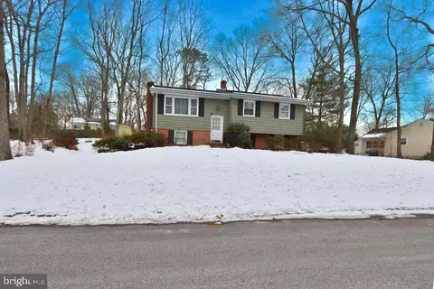 653 Colston Ln, Pasadena, MD 21122 photo 2