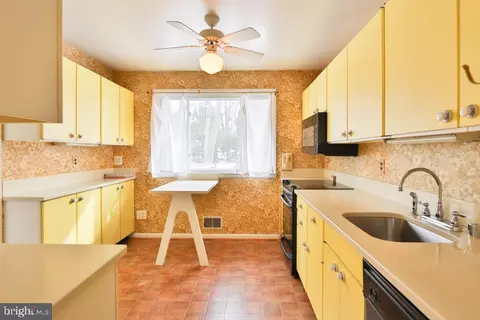 653 Colston Ln, Pasadena, MD 21122 photo 13