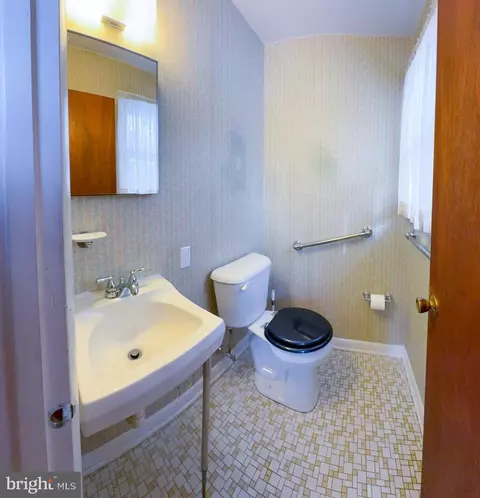 653 Colston Ln, Pasadena, MD 21122 photo 19