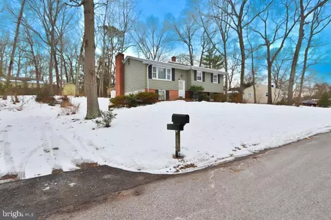 653 Colston Ln, Pasadena, MD 21122 photo 3