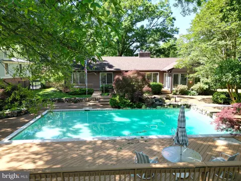 Exterior - 105 Spa Dr, Annapolis, MD 21403 photo 6 of 10
