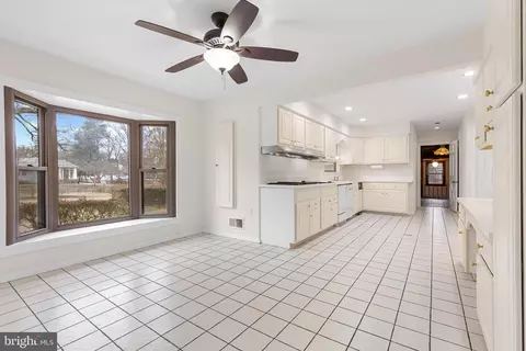 Entry Way - 105 Spa Dr, Annapolis, MD 21403 photo 1 of 2