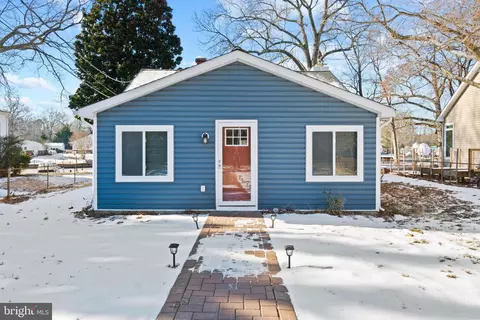8256 Riverside Dr, Pasadena, MD 21122 photo 1
