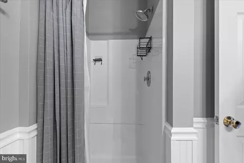 Bath - 2408 Beechnut Pl, Odenton, MD 21113 photo 2 of 4