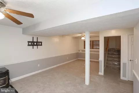 Living - 967 Beechwood Ave, Pasadena, MD 21122 photo 4 of 4