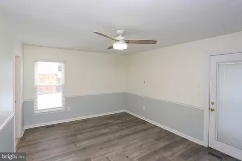 Living - 967 Beechwood Ave, Pasadena, MD 21122 photo 3 of 4