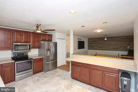 Kitchen - 967 Beechwood Ave, Pasadena, MD 21122 photo 2 of 3