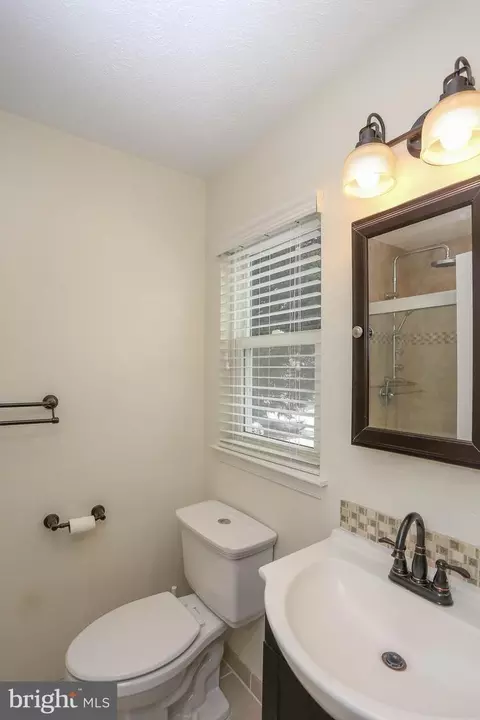 Bath - 967 Beechwood Ave, Pasadena, MD 21122 photo 2 of 4