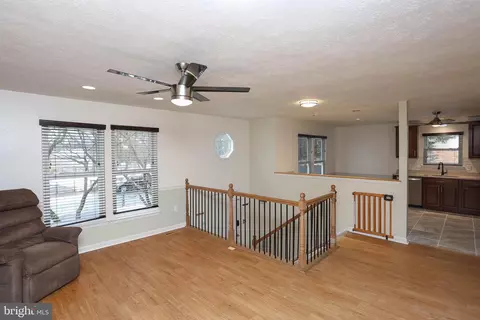 Living - 967 Beechwood Ave, Pasadena, MD 21122 photo 1 of 4