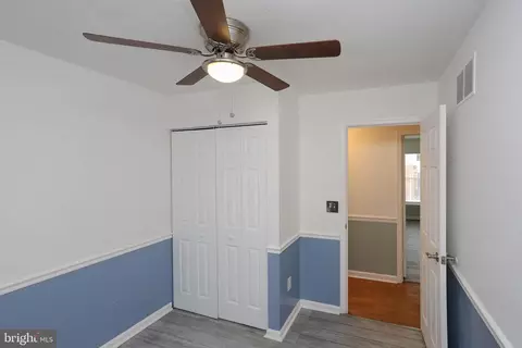 Entry Way - 967 Beechwood Ave, Pasadena, MD 21122 photo 5 of 6