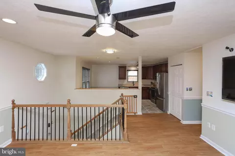 Entry Way - 967 Beechwood Ave, Pasadena, MD 21122 photo 1 of 6