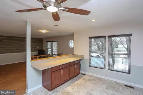 Entry Way - 967 Beechwood Ave, Pasadena, MD 21122 photo 3 of 6