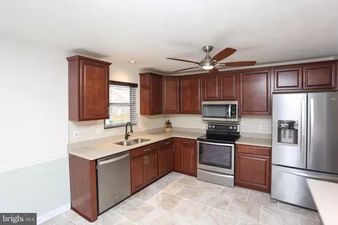Kitchen - 967 Beechwood Ave, Pasadena, MD 21122 photo 3 of 3