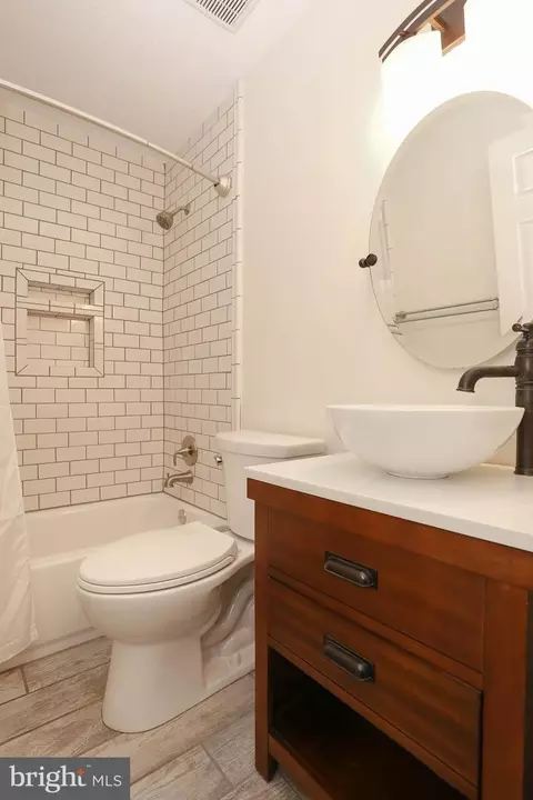 Bath - 967 Beechwood Ave, Pasadena, MD 21122 photo 1 of 4